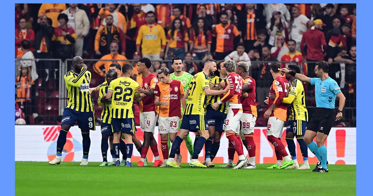 Derbi bitti sahada kavga çıktı