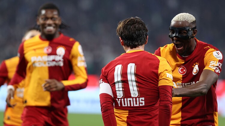 Galatasaray, Konya'da gol oldu yağdı: Leao siftah yaptı